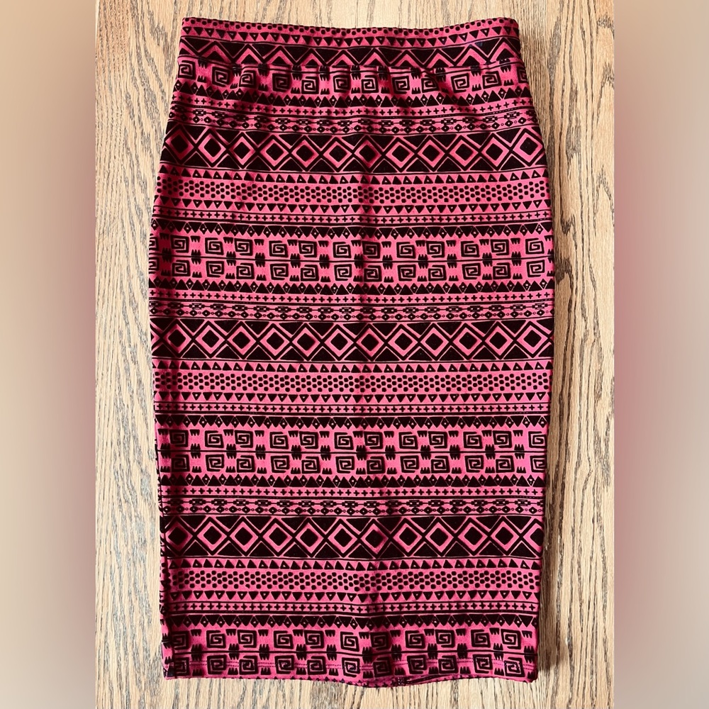Womens’ Pencil Skirt, Red with Black design. Size Medium. Iris los angeles Brand